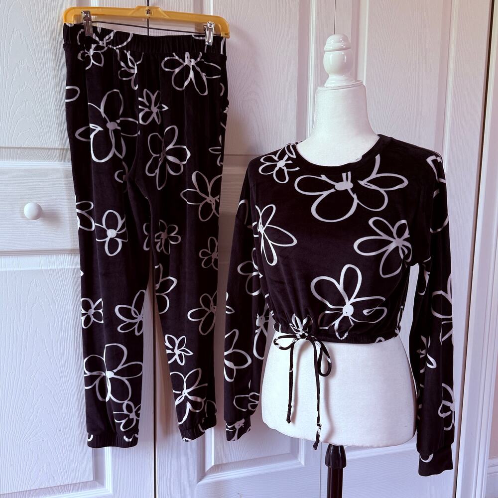 No Boundaries Junior Sz M 7-9 Black & White Floral Velour Loungewear 2-Pc Set.